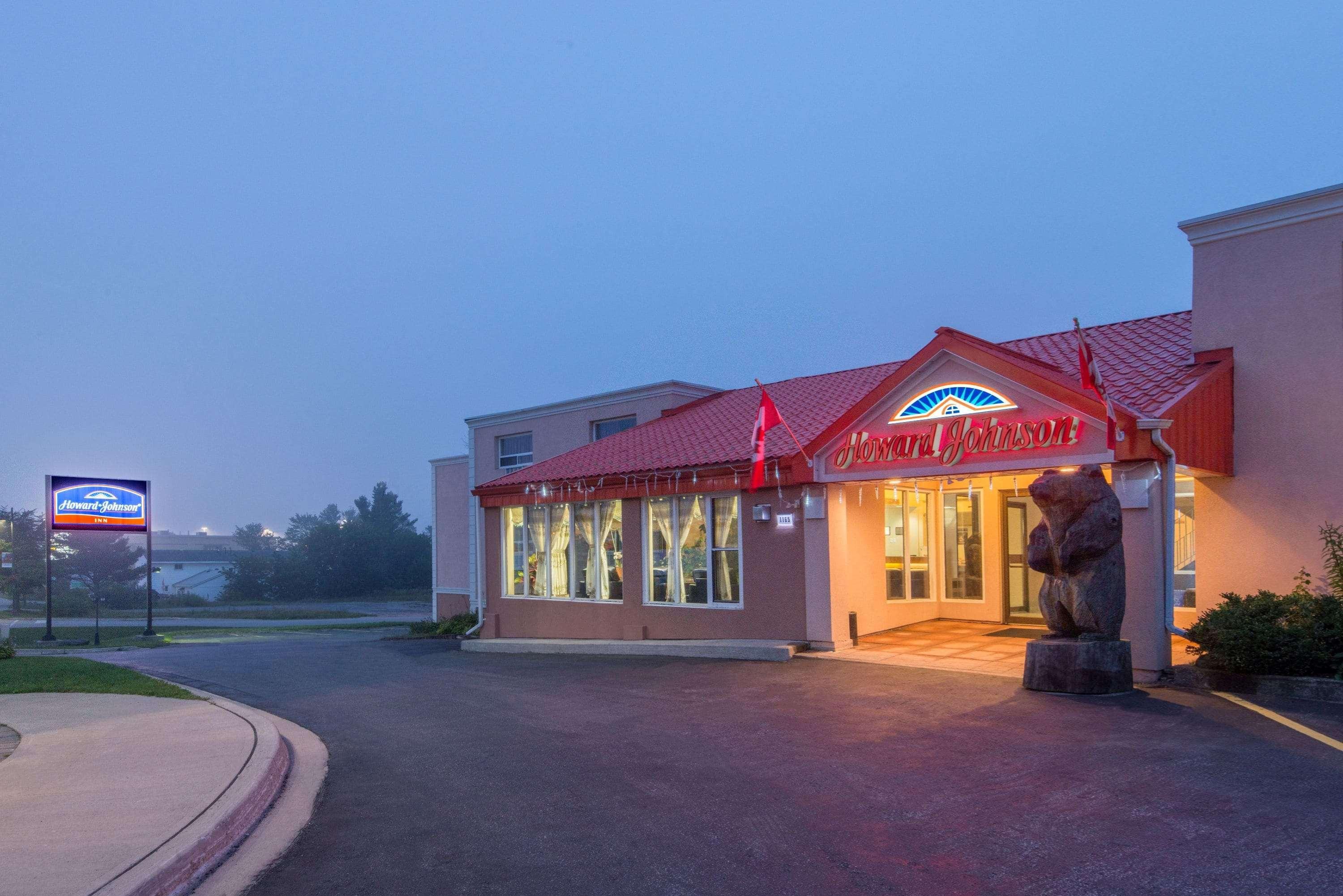 Howard Johnson By Wyndham Грейвънхърст Екстериор снимка